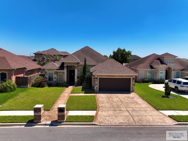 view of front facade featuring a yard and a garage