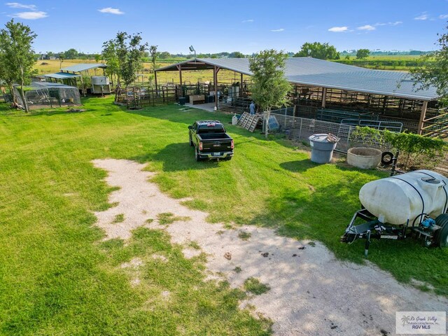 view of yard with an outdoor structure