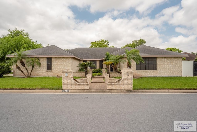 ranch-style house featuring a front lawn