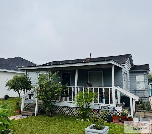 217 E Mckinley Ave, Harlingen, TX 78550 - back of property with a lawn