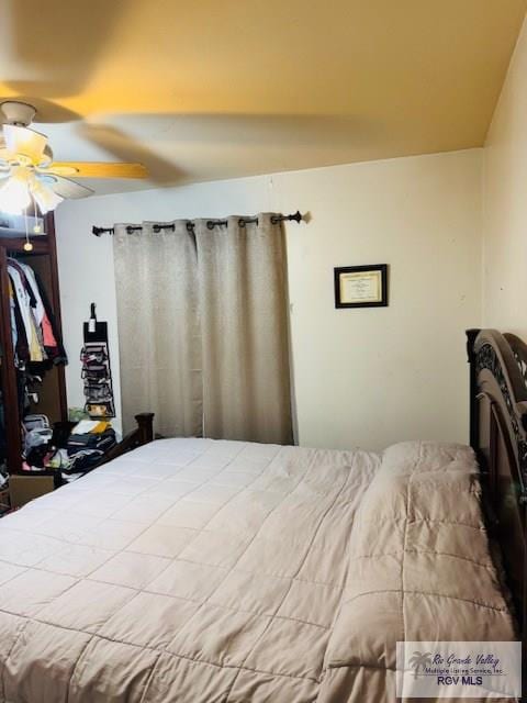 bedroom featuring ceiling fan