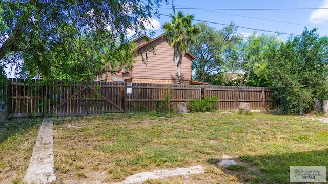 2318 W Arbor St, Harlingen, TX 78552 - view of fenced backyard