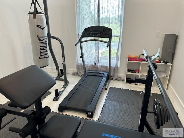 workout area with baseboards