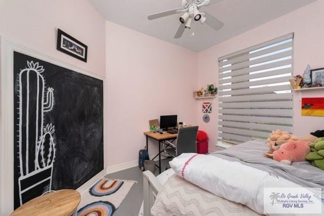 bedroom featuring ceiling fan