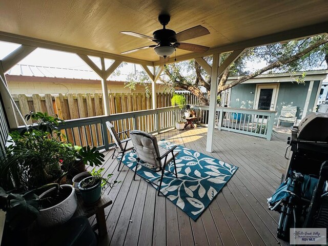 deck with ceiling fan