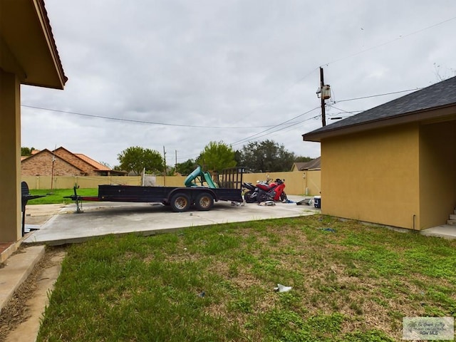 view of yard with a patio area