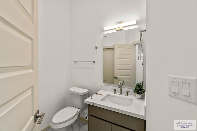 514 Oriole Dr, Los Fresnos, TX 78566 - full bathroom featuring marble look tiles, a stall shower, two vanities, and recessed lighting