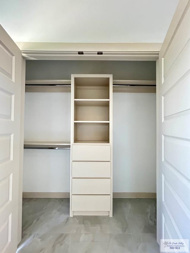 514 Oriole Dr, Los Fresnos, TX 78566 - view of closet