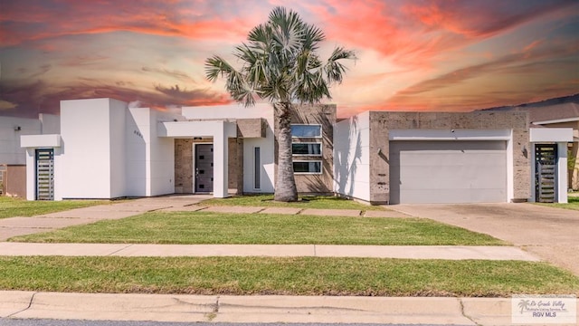 view of front of house with a lawn and a garage