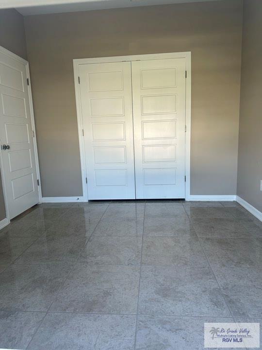 unfurnished bedroom featuring a closet