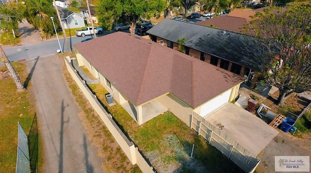 birds eye view of property with a residential view