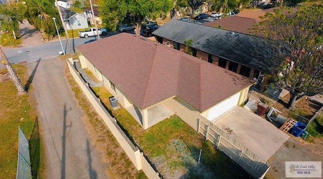 birds eye view of property featuring a residential view