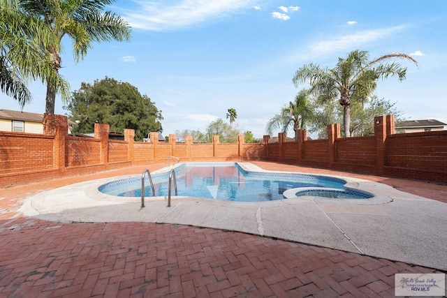 view of pool featuring an in ground hot tub