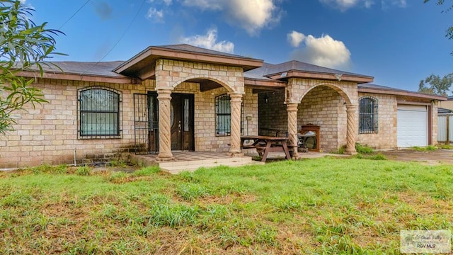 view of front of home with a front yard and an attached garage