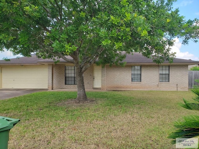 ranch-style home featuring a front lawn and a garage