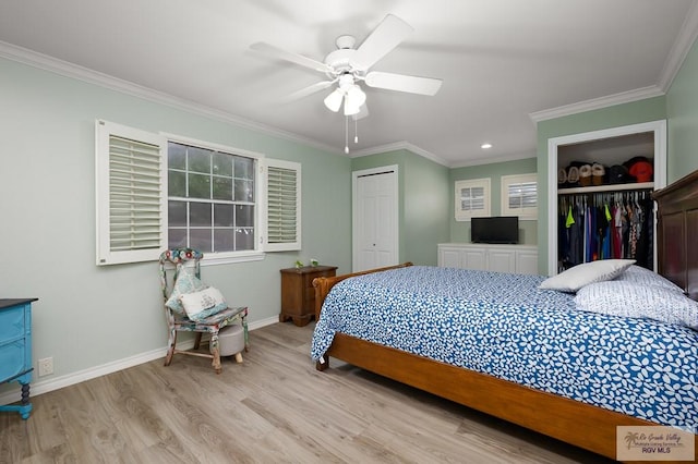 bedroom featuring ceiling fan, crown molding, light hardwood / wood-style flooring, and a closet