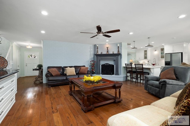 living room with dark hardwood / wood-style floors and ceiling fan