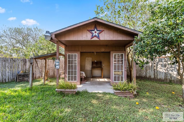 view of outbuilding featuring a yard