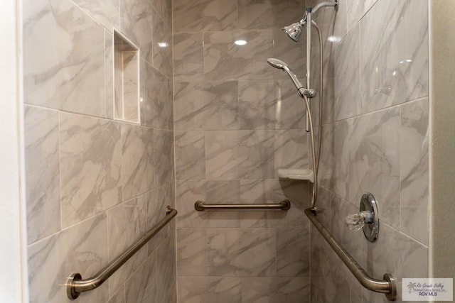 room details featuring a tile shower