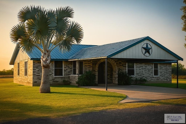 34719 Los Ranchos Rd Unit 1, San Benito, TX 78586 - view of front facade featuring a yard and a metal roof