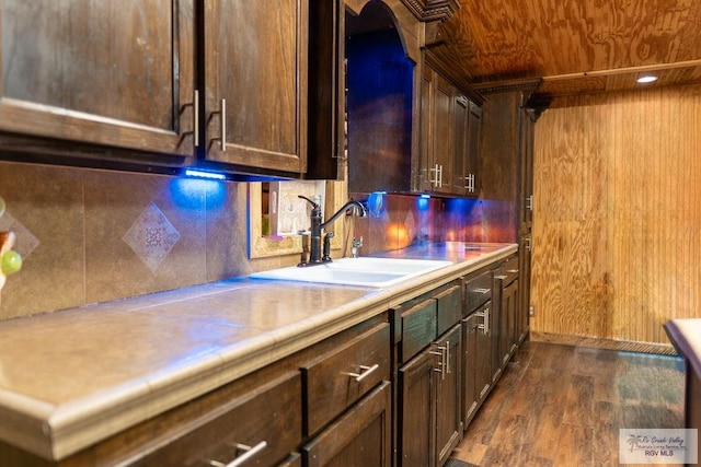 kitchen featuring wooden ceiling, sink, dark hardwood / wood-style floors, tasteful backsplash, and dark brown cabinets