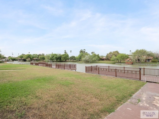 view of yard featuring a water view