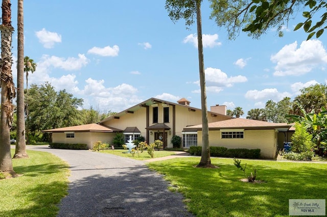 view of front of property with a front yard