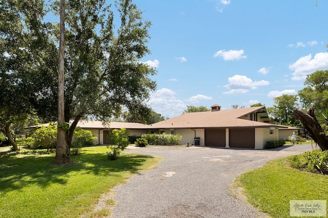 ranch-style house featuring a front lawn