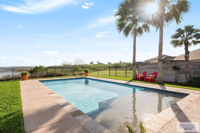 view of swimming pool with a lawn