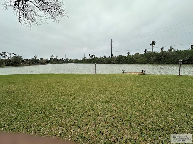 view of yard featuring a water view