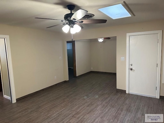 unfurnished room featuring dark wood-type flooring and ceiling fan