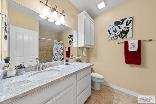 full bathroom featuring curtained shower, visible vents, toilet, baseboards, and tile patterned floors