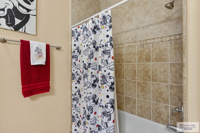 full bathroom featuring shower / bath combo with shower curtain