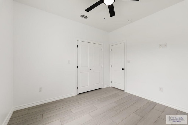 empty room with light hardwood / wood-style flooring and ceiling fan