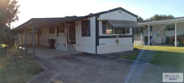 view of front of house featuring a carport