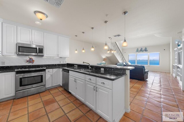 301 Houston Ave Unit 3402, Port Isabel, TX 78578 - kitchen with appliances with stainless steel finishes, a peninsula, open floor plan, and white cabinetry
