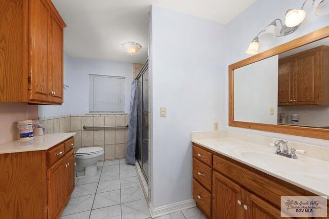 501 Ratliff St, San Benito, TX 78586 - full bathroom featuring vanity, curtained shower, and tile walls