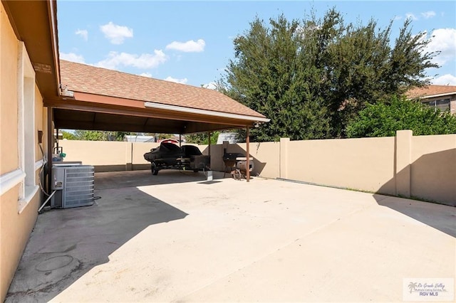 view of patio featuring a carport and cooling unit