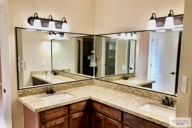 401 S Tamm Ln, Harlingen, TX 78550 - full bathroom with double vanity