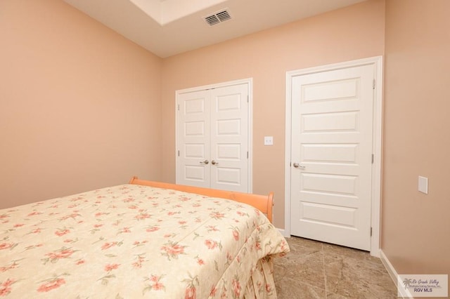 23314 Grapefruit Ave, Harlingen, TX 78552 - bedroom featuring a closet and baseboards