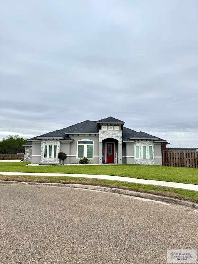 view of front of house with a front lawn