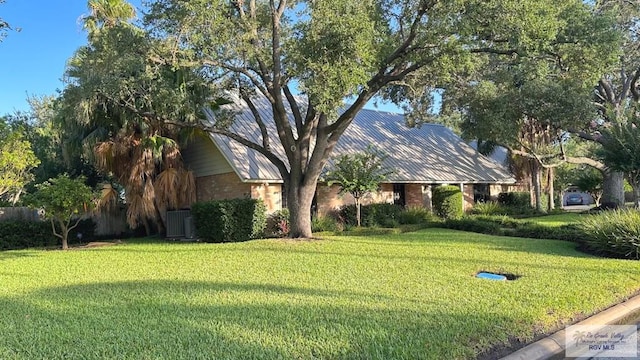 609 E Palm Valley Dr Unit 15, Harlingen, TX 78552 - view of front facade with brick siding and a front yard