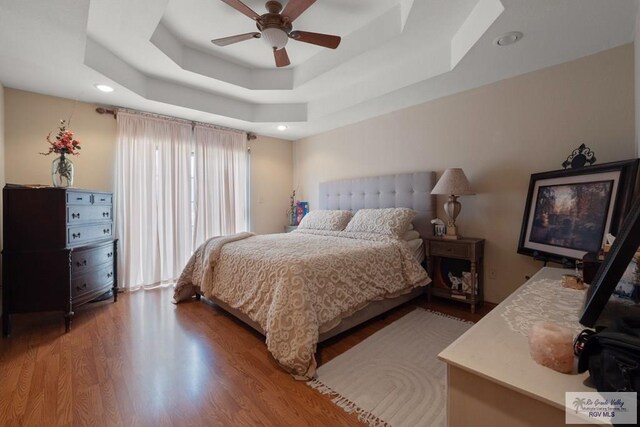 1675 Chipinque Dr, Brownsville, TX 78526 - bedroom with wood finished floors, a tray ceiling, recessed lighting, and ceiling fan