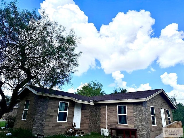 view of front of house