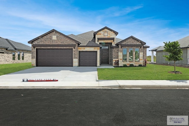 view of front facade featuring a front yard and a garage