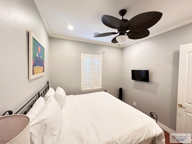 107 E Palm St Unit B, South Padre Island, TX 78597 - bedroom featuring crown molding, recessed lighting, and ceiling fan