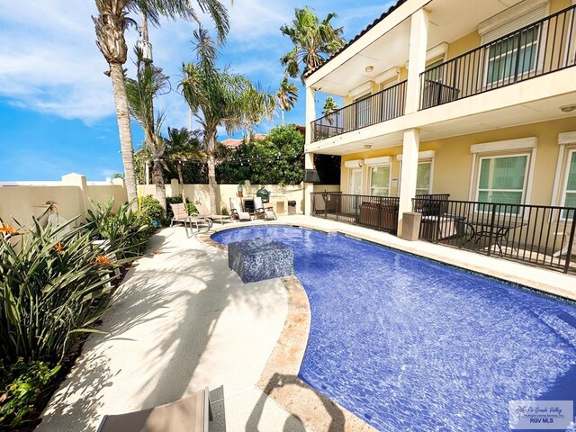 107 E Palm St Unit B, South Padre Island, TX 78597 - view of pool featuring a fenced backyard and a patio area