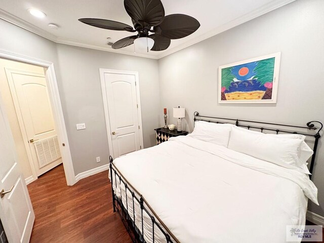 107 E Palm St Unit B, South Padre Island, TX 78597 - bedroom featuring wood finished floors, ornamental molding, baseboards, recessed lighting, and a ceiling fan