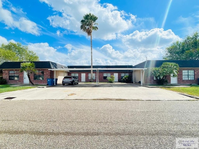 view of front of property