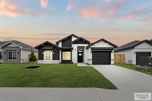 view of front of property featuring a yard and a garage